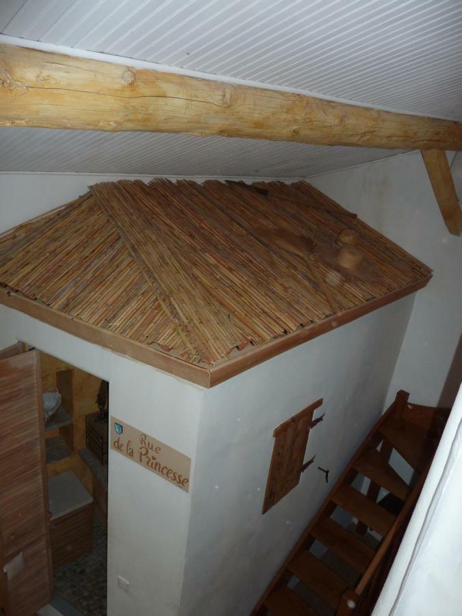 Gite Fa Mille Maison Bleu Robion en Luberon Екстериор снимка